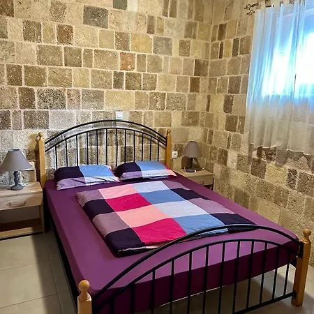 Nyaraló Stone House Retreat
